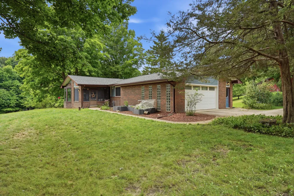 13489 Hyde Road Hartland, MI 48353