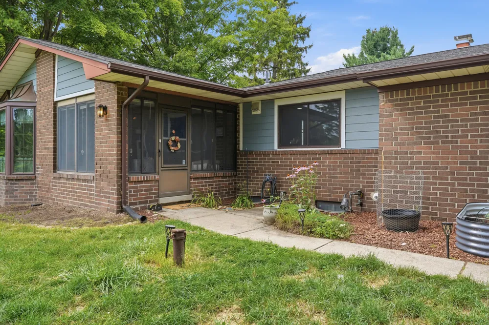 13489 Hyde Road Hartland, MI 48353