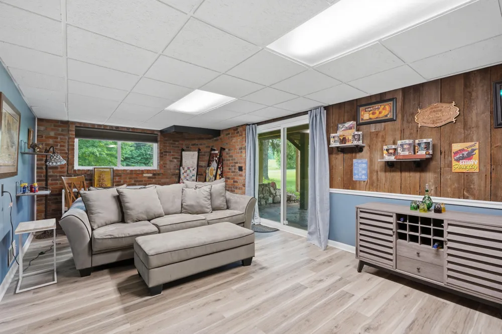 13489 Hyde Road Hartland, MI 48353