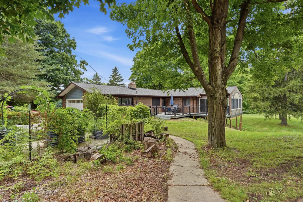 13489 Hyde Road Hartland, MI 48353