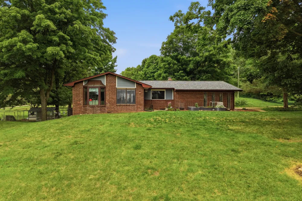 13489 Hyde Road Hartland, MI 48353