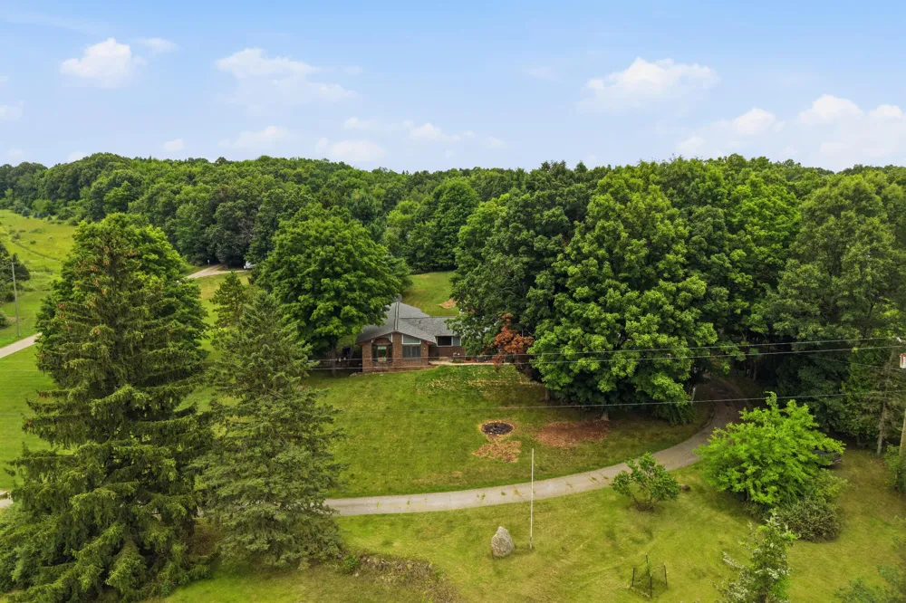 13489 Hyde Road Hartland, MI 48353
