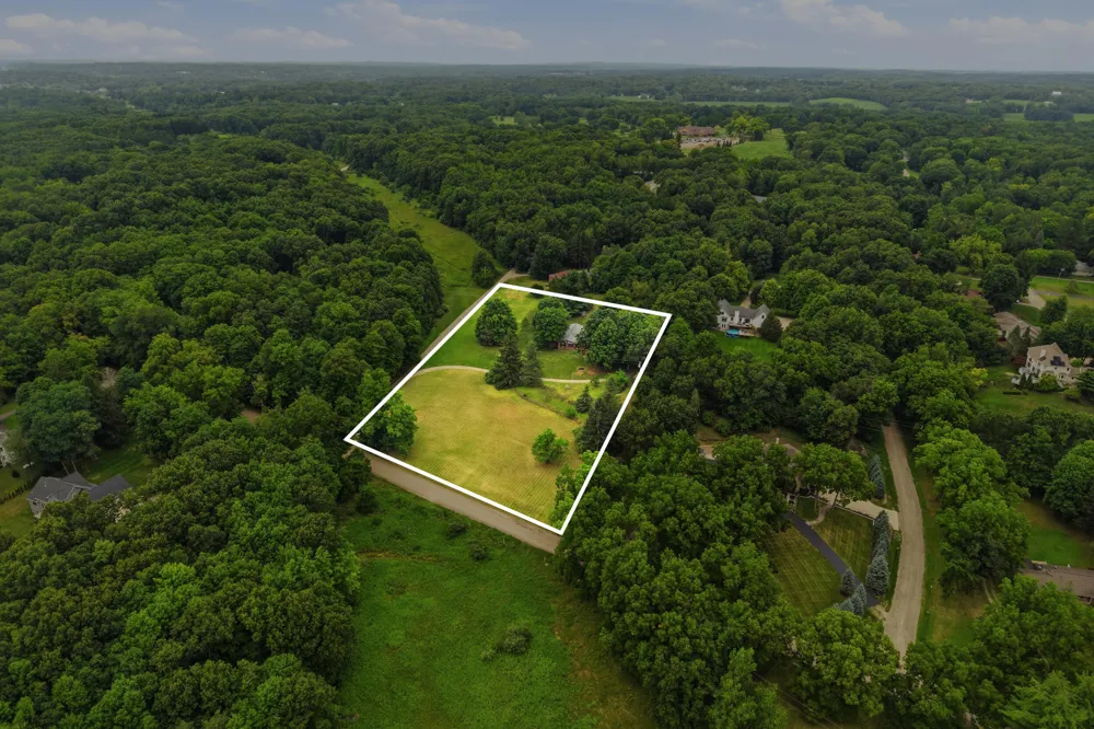 13489 Hyde Road Hartland, MI 48353