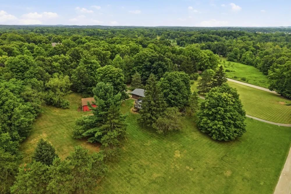 13489 Hyde Road Hartland, MI 48353