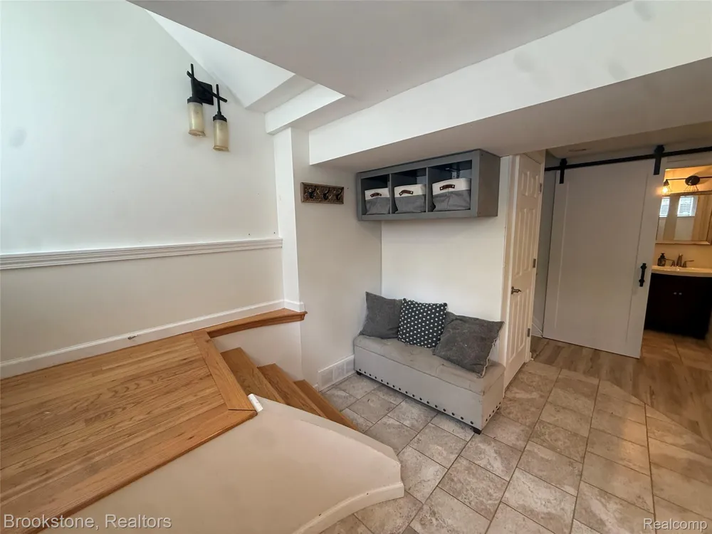 313 Castell Avenue Rochester City, MI 48307