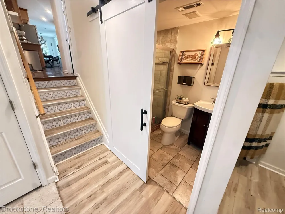 313 Castell Avenue Rochester City, MI 48307