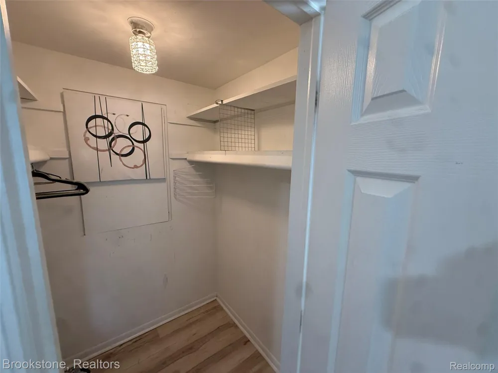 313 Castell Avenue Rochester City, MI 48307