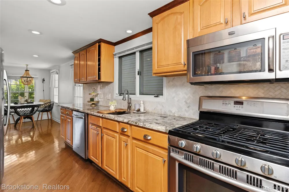 313 Castell Avenue Rochester City, MI 48307