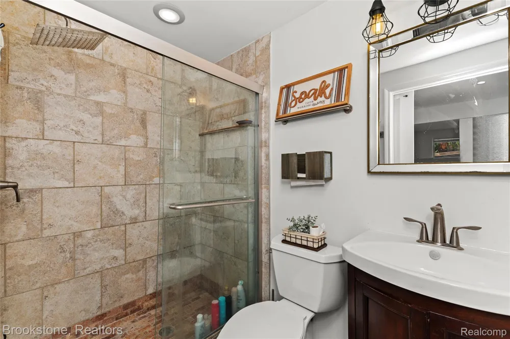 313 Castell Avenue Rochester City, MI 48307