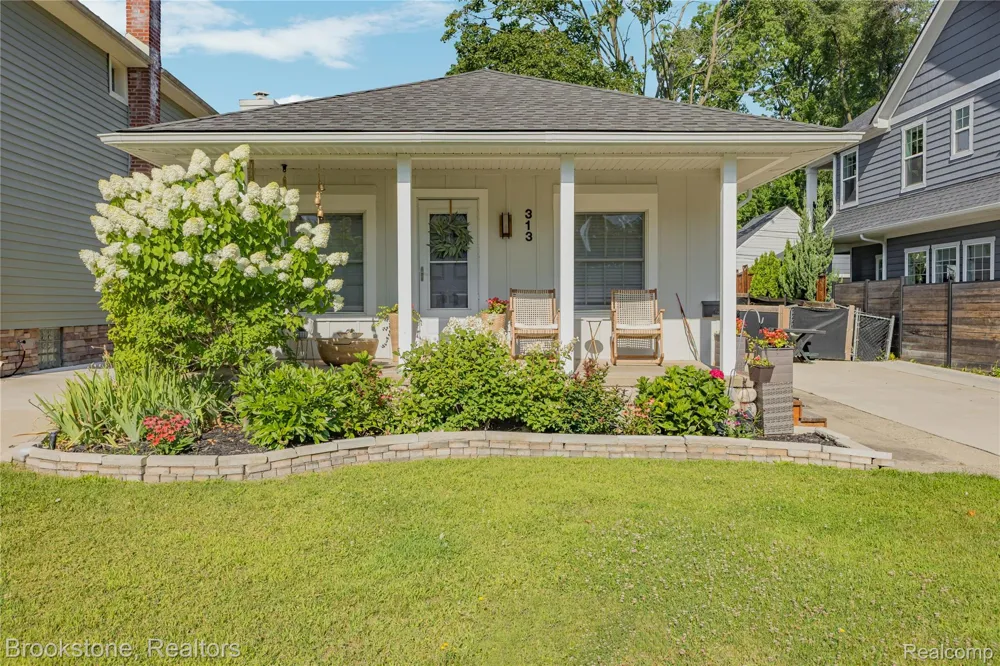 313 Castell Avenue Rochester City, MI 48307