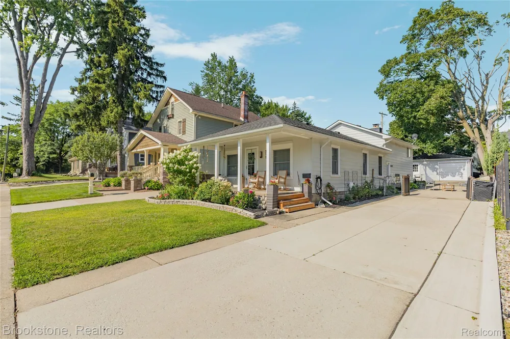 313 Castell Avenue Rochester City, MI 48307