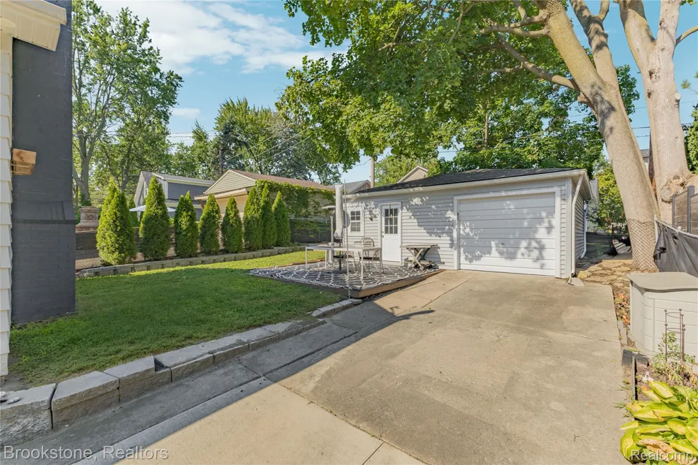 313 Castell Avenue Rochester City, MI 48307