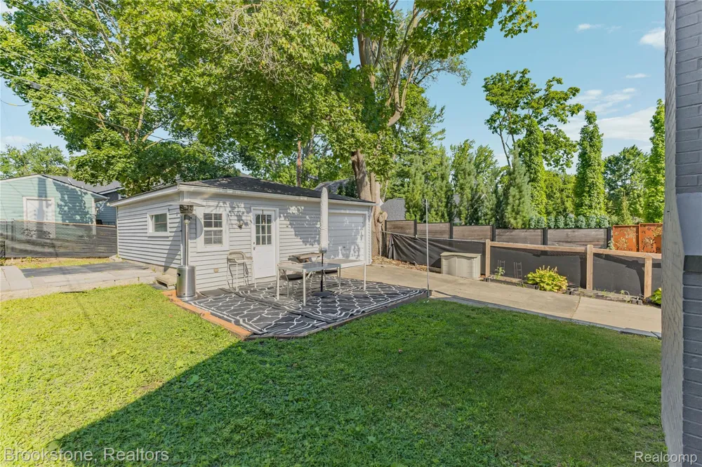 313 Castell Avenue Rochester City, MI 48307