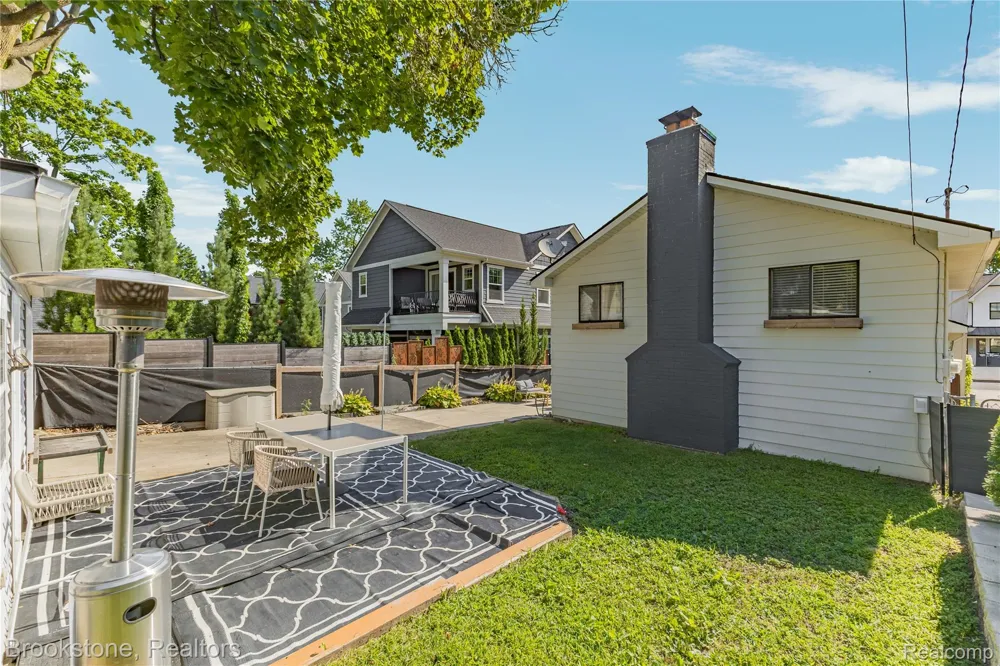 313 Castell Avenue Rochester City, MI 48307