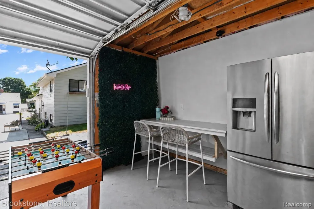 313 Castell Avenue Rochester City, MI 48307