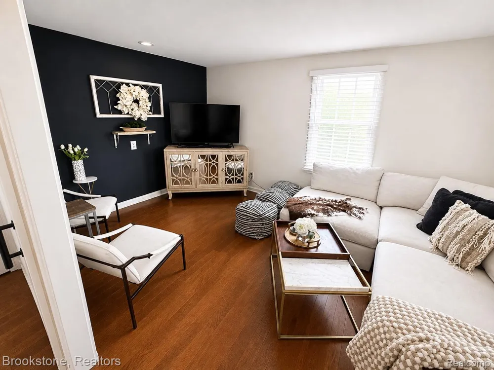 313 Castell Avenue Rochester City, MI 48307