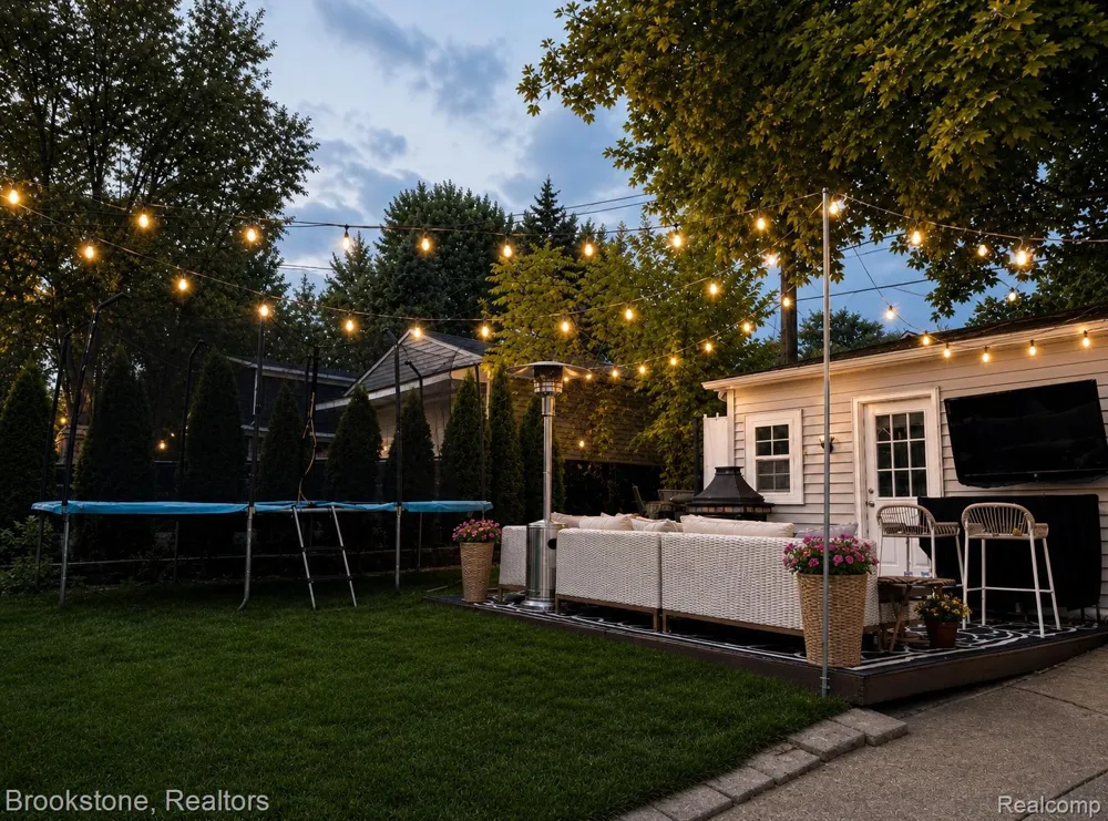 313 Castell Avenue Rochester City, MI 48307