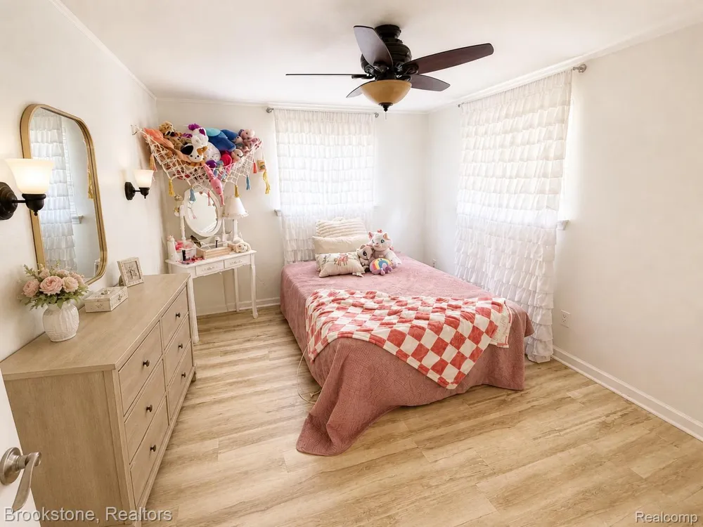 313 Castell Avenue Rochester City, MI 48307