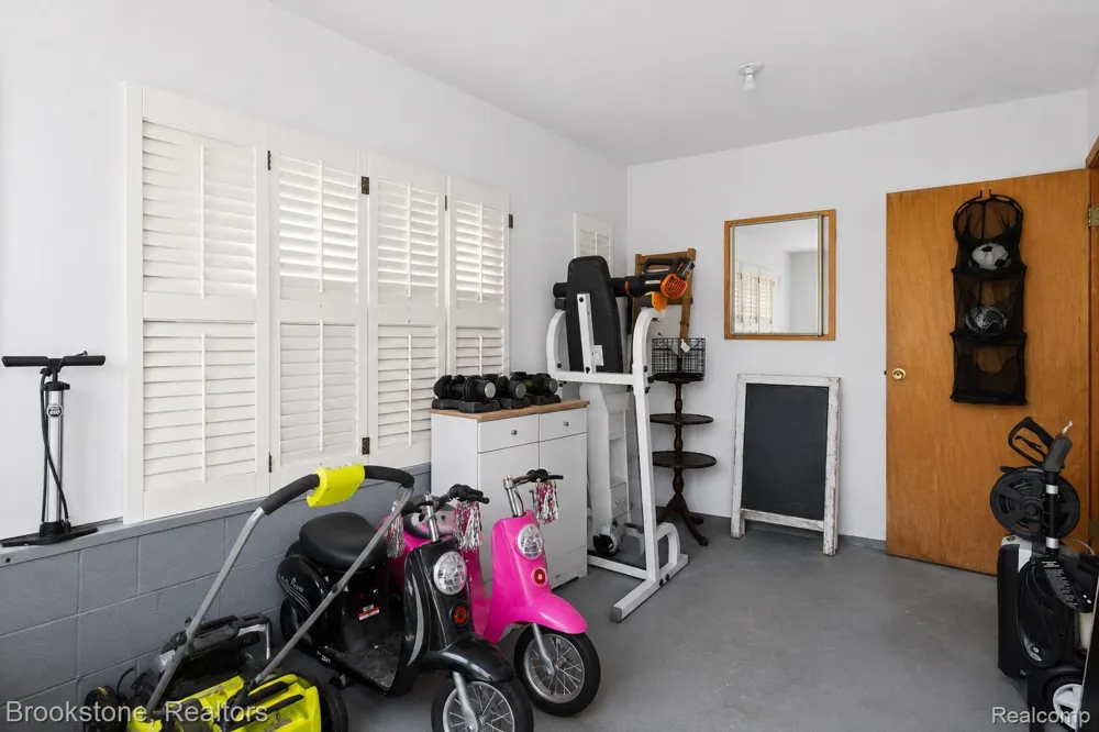 313 Castell Avenue Rochester City, MI 48307