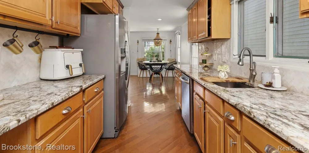 313 Castell Avenue Rochester City, MI 48307