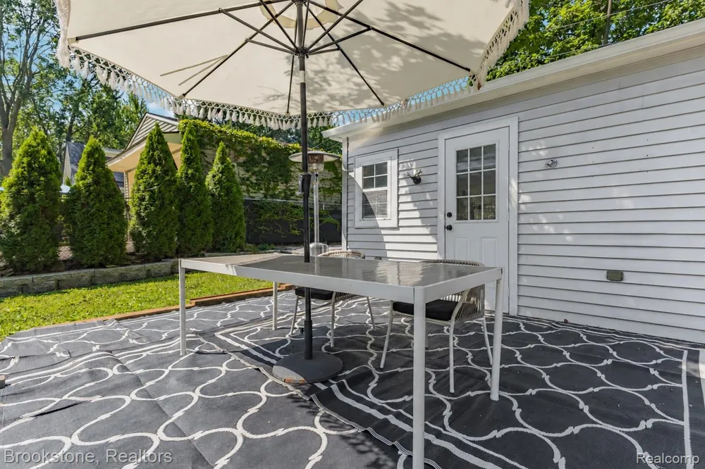 313 Castell Avenue Rochester City, MI 48307