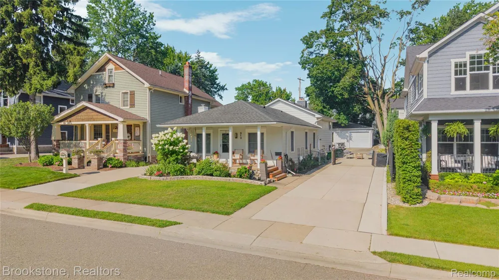 313 Castell Avenue Rochester City, MI 48307