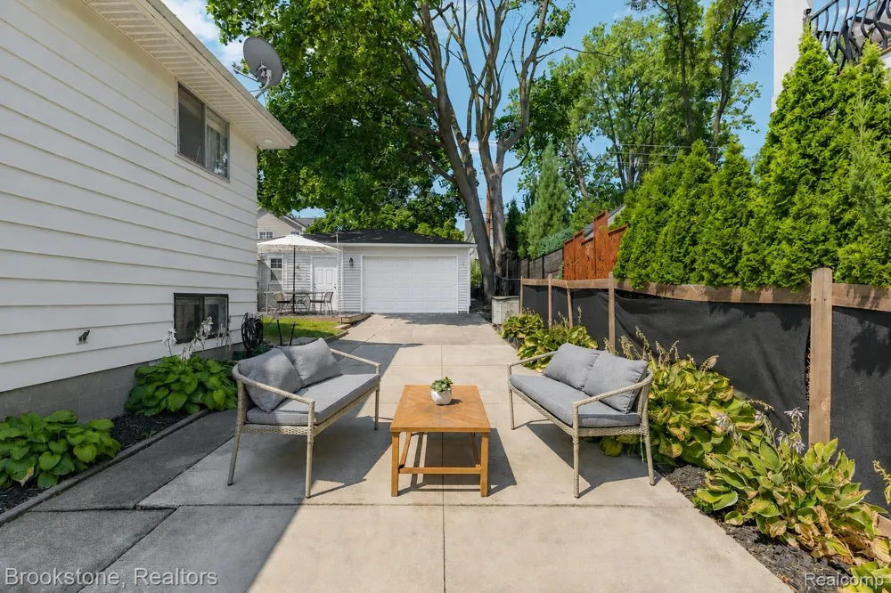 313 Castell Avenue Rochester City, MI 48307