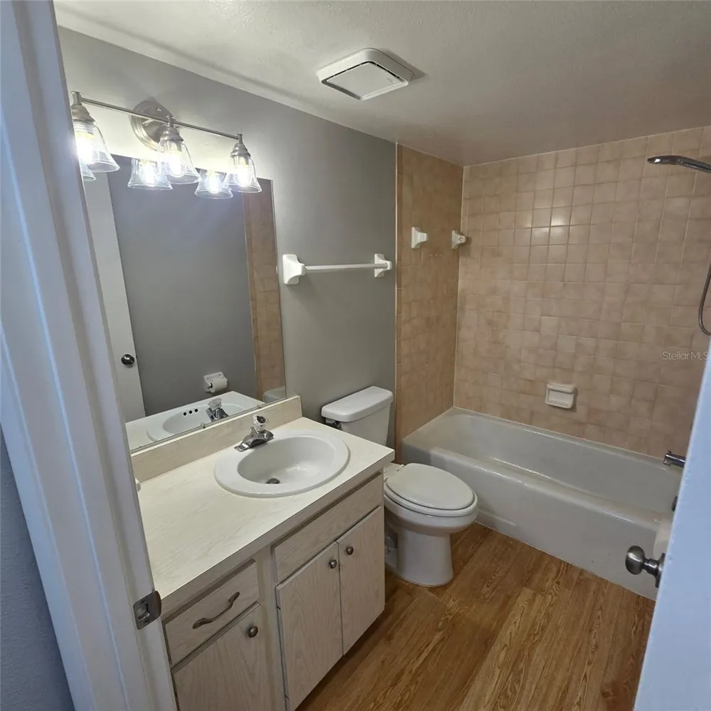2415 BAYSHORE GARDENS PARKWAY #7 Bradenton, FL 34207