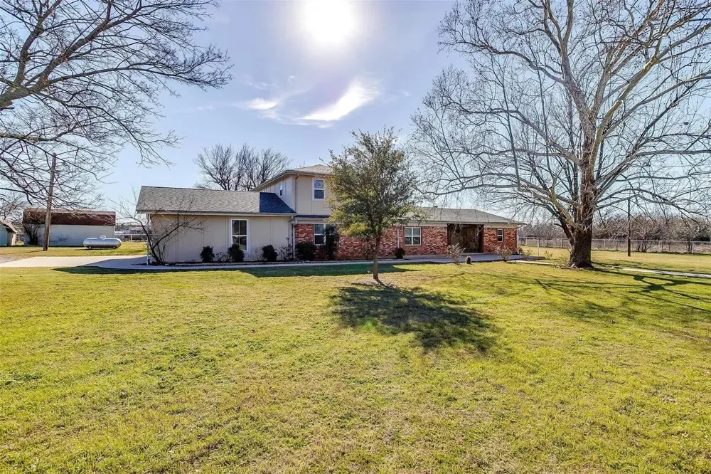 125 County Road 4850 Newark, TX 76071
