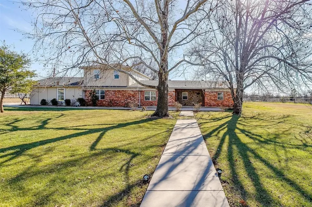 125 County Road 4850 Newark, TX 76071