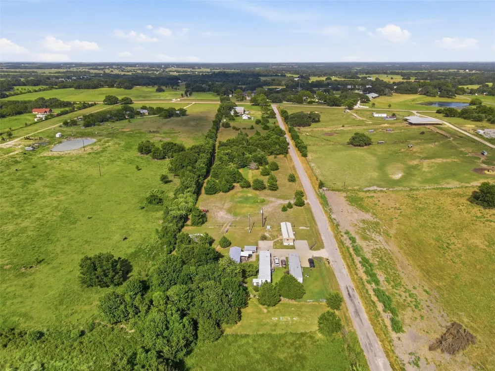 9355 Little Rocky Road Brenham, TX 77833