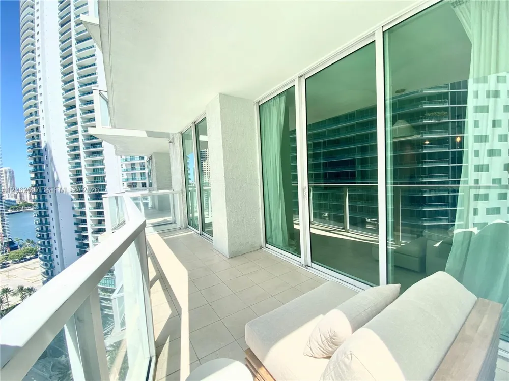 218 SE 14th St #2004 Miami, FL 33131