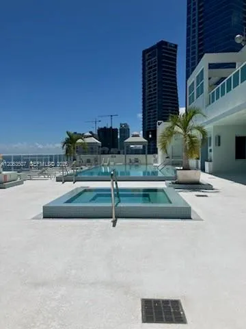 218 SE 14th St #2004 Miami, FL 33131