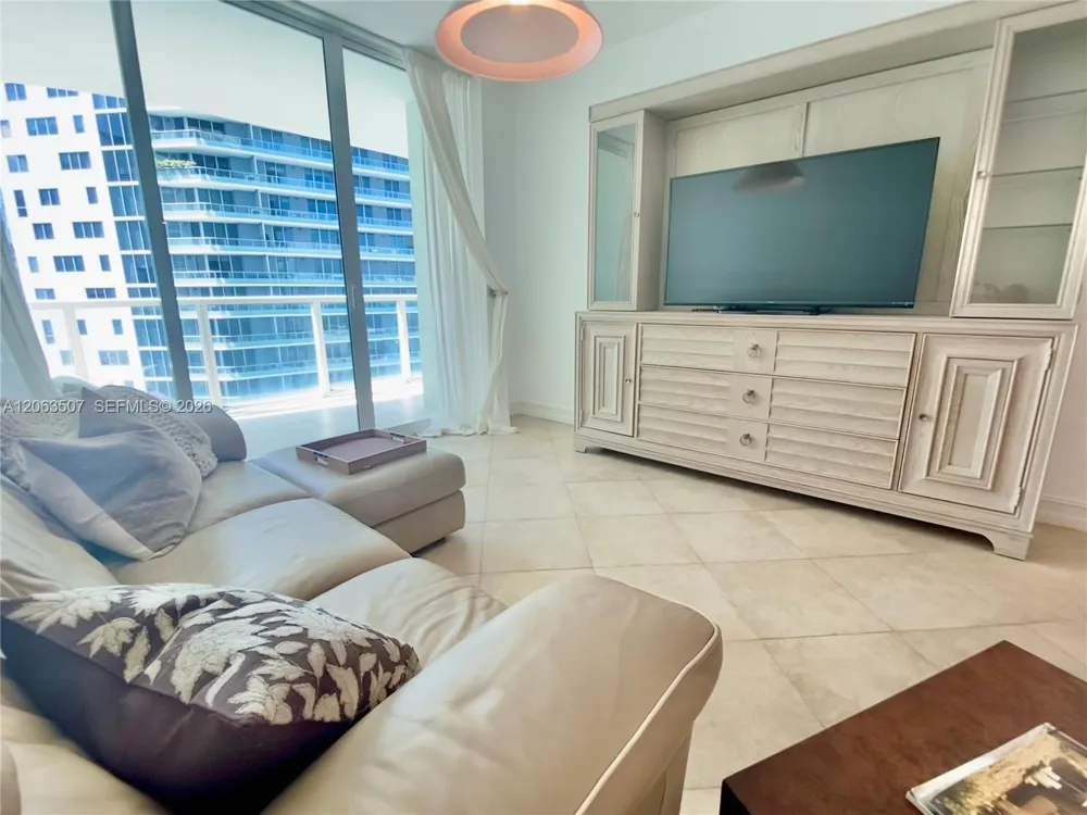 218 SE 14th St #2004 Miami, FL 33131