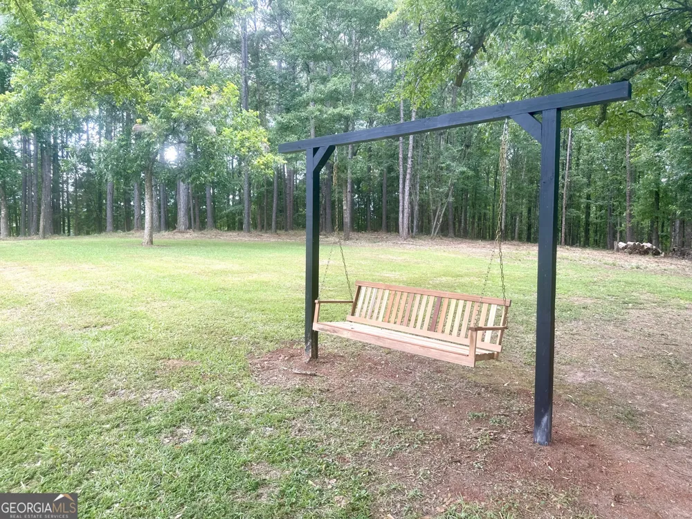 1966 Owens RD Woodbury, GA 30293