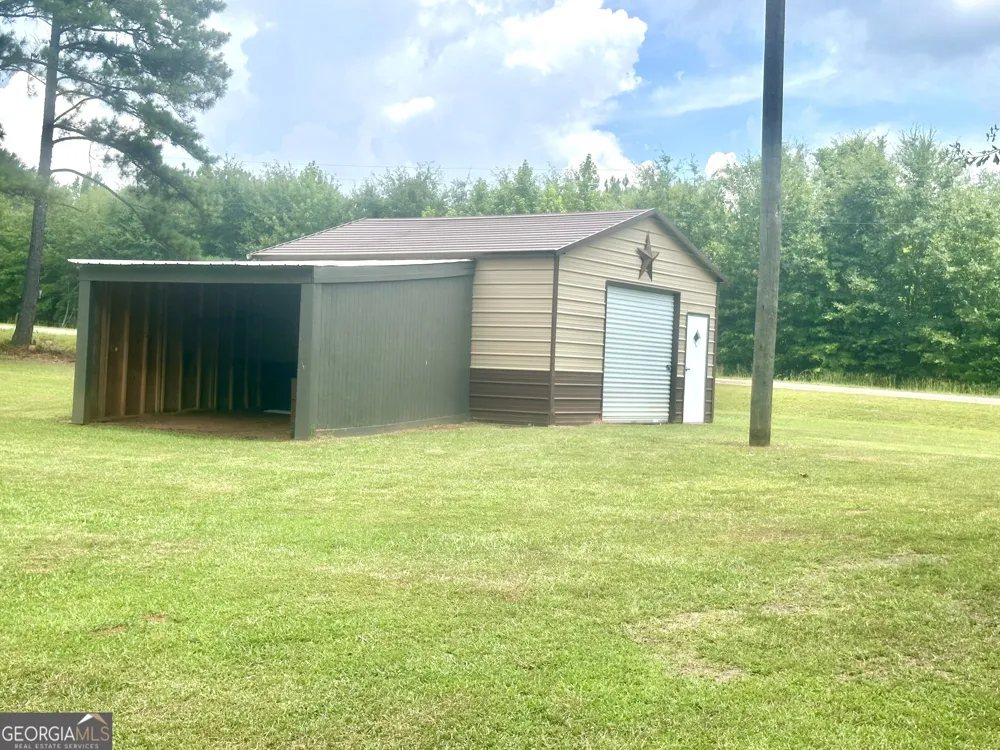 1966 Owens RD Woodbury, GA 30293