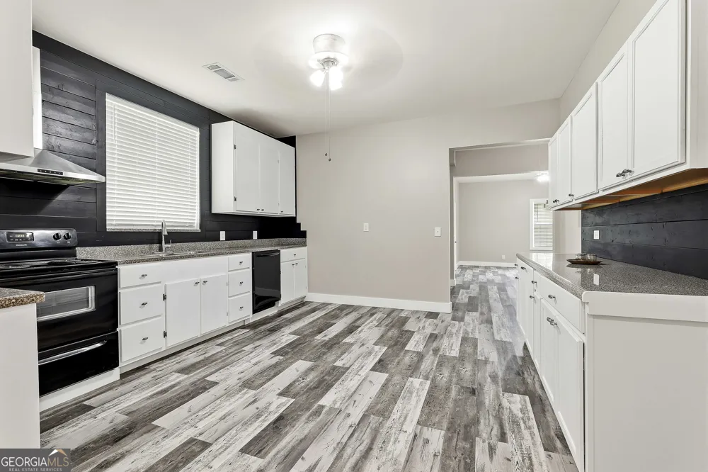1966 Owens RD Woodbury, GA 30293