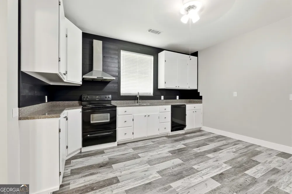 1966 Owens RD Woodbury, GA 30293