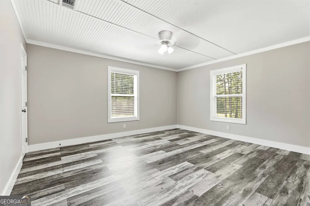1966 Owens RD Woodbury, GA 30293