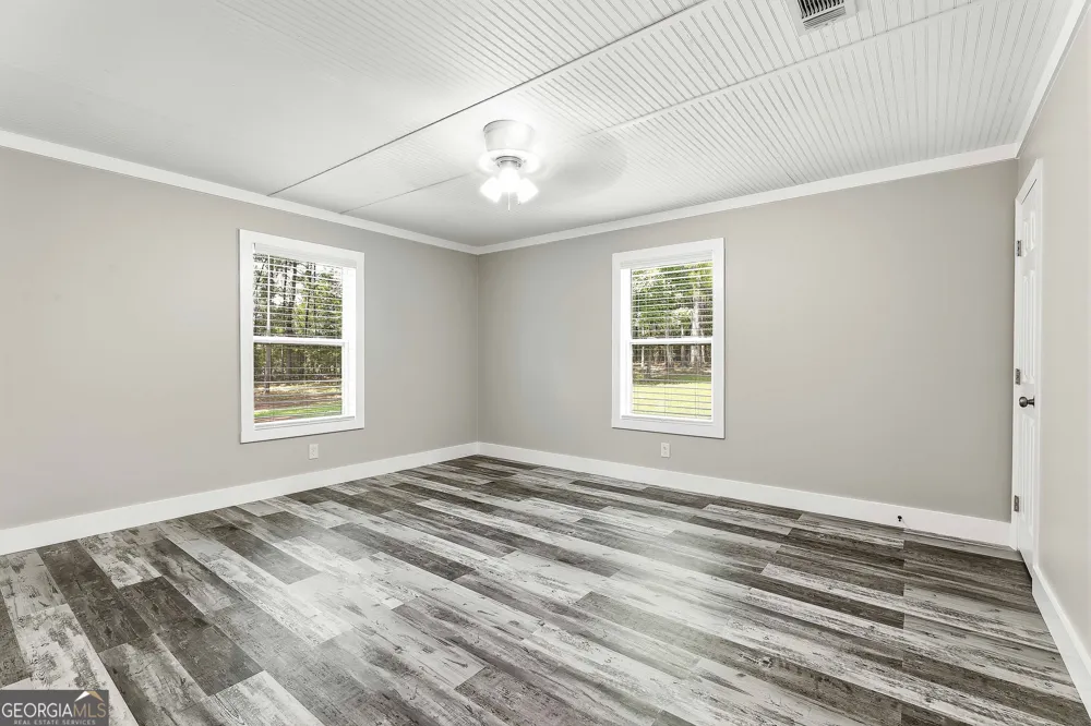 1966 Owens RD Woodbury, GA 30293
