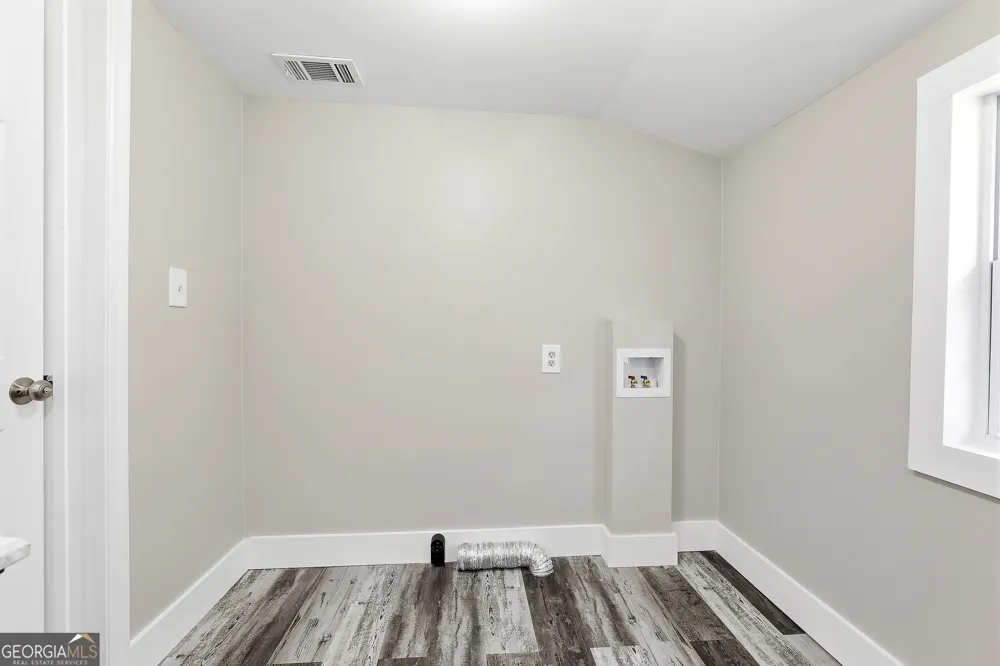 1966 Owens RD Woodbury, GA 30293
