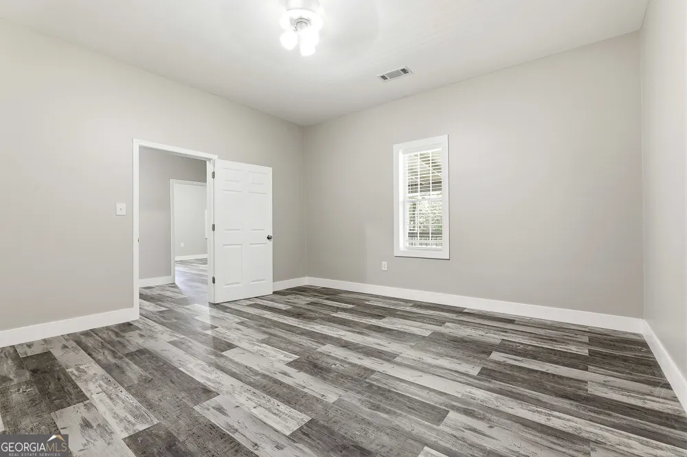 1966 Owens RD Woodbury, GA 30293