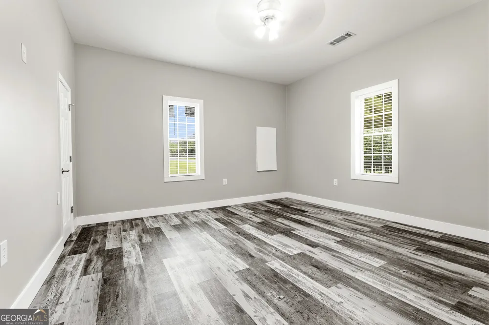 1966 Owens RD Woodbury, GA 30293