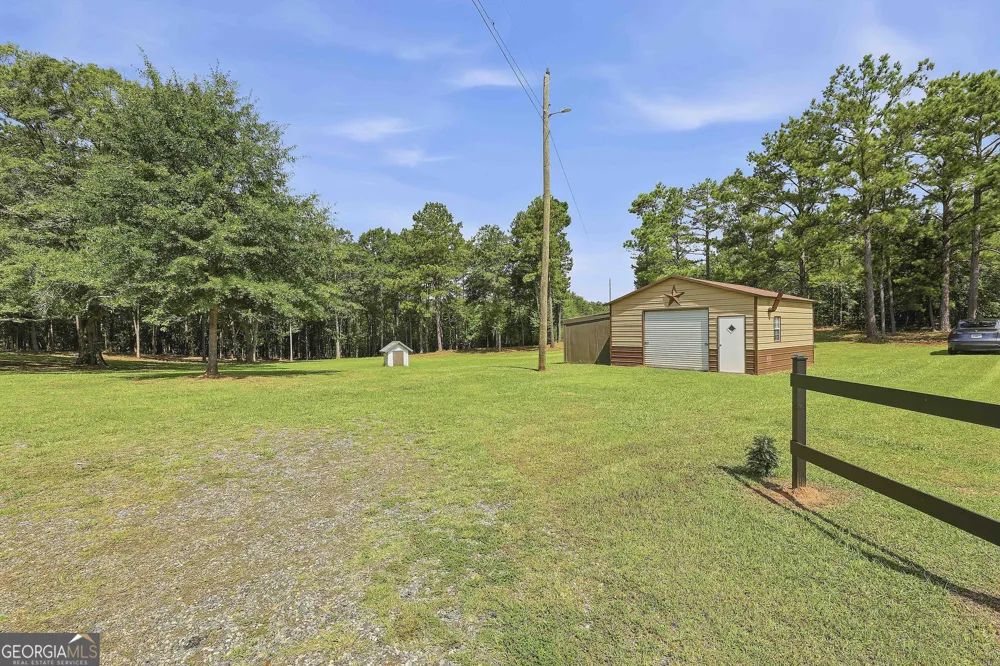 1966 Owens RD Woodbury, GA 30293