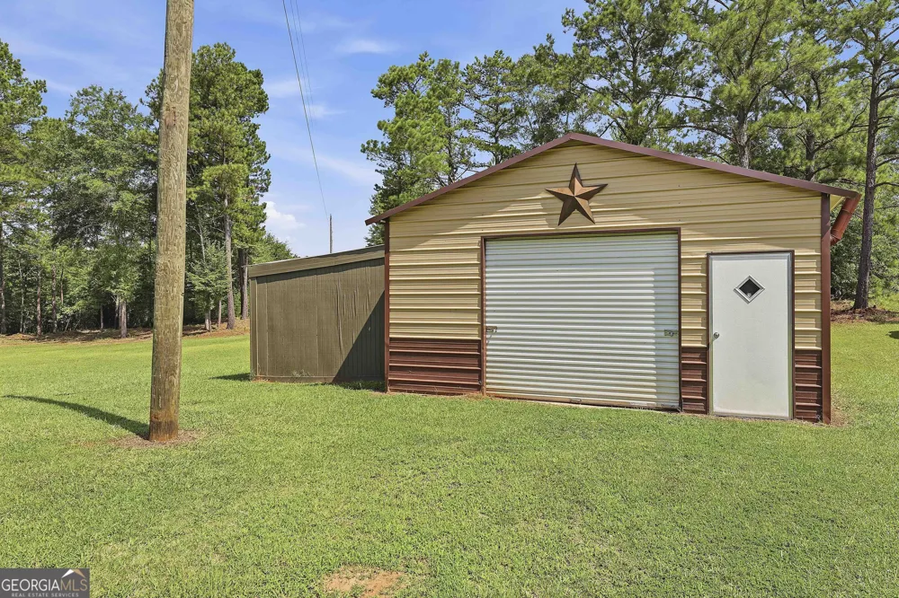 1966 Owens RD Woodbury, GA 30293