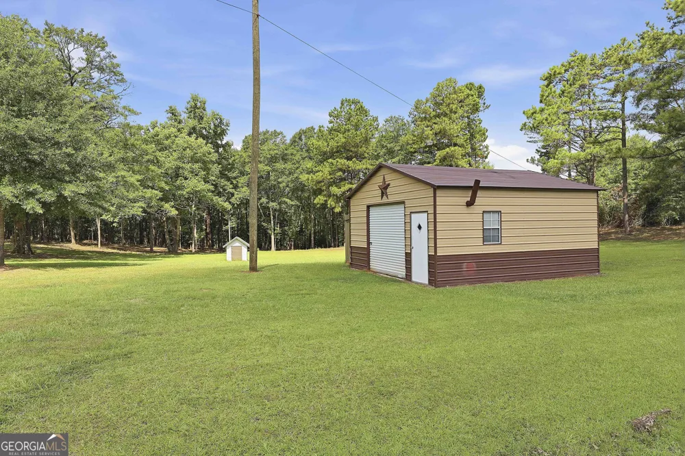 1966 Owens RD Woodbury, GA 30293