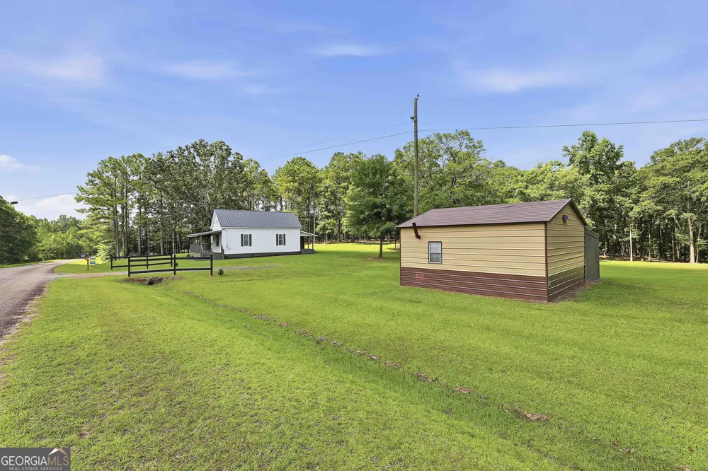 1966 Owens RD Woodbury, GA 30293