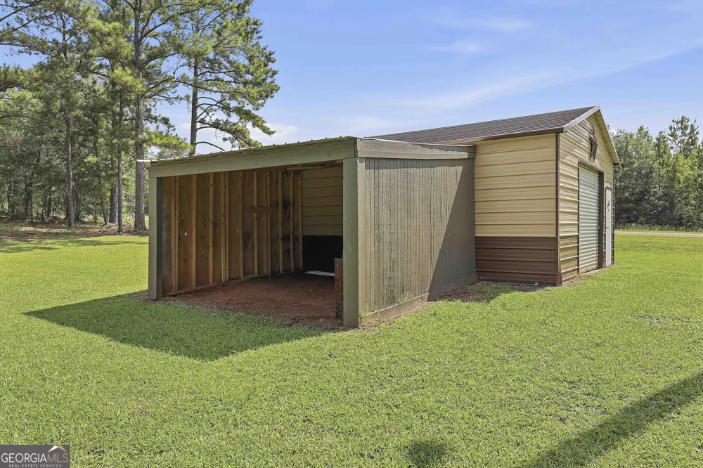 1966 Owens RD Woodbury, GA 30293