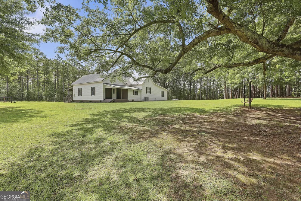 1966 Owens RD Woodbury, GA 30293