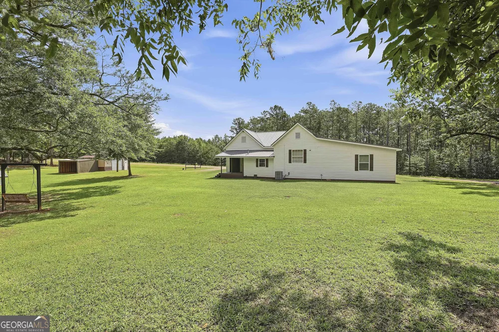 1966 Owens RD Woodbury, GA 30293